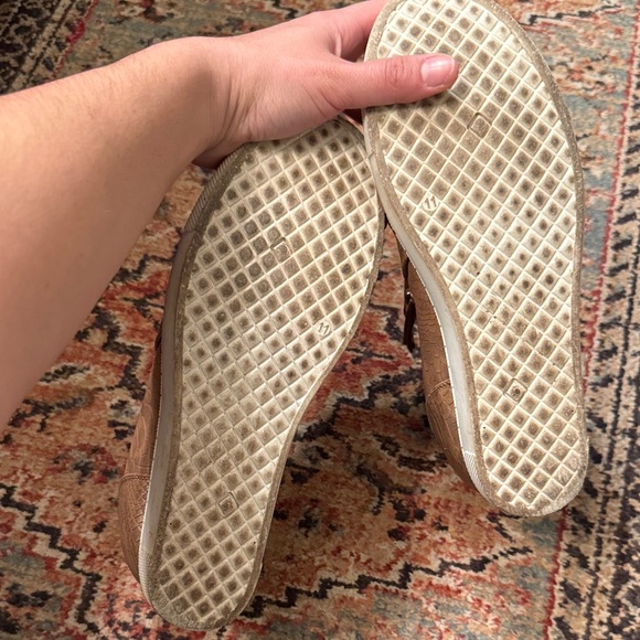 Outwoods Tan Textured wedge sneaker - Picture 4 of 4